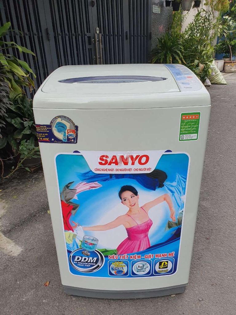 Thanh lý máy giặt Sanyo 7 kg chạy tốt