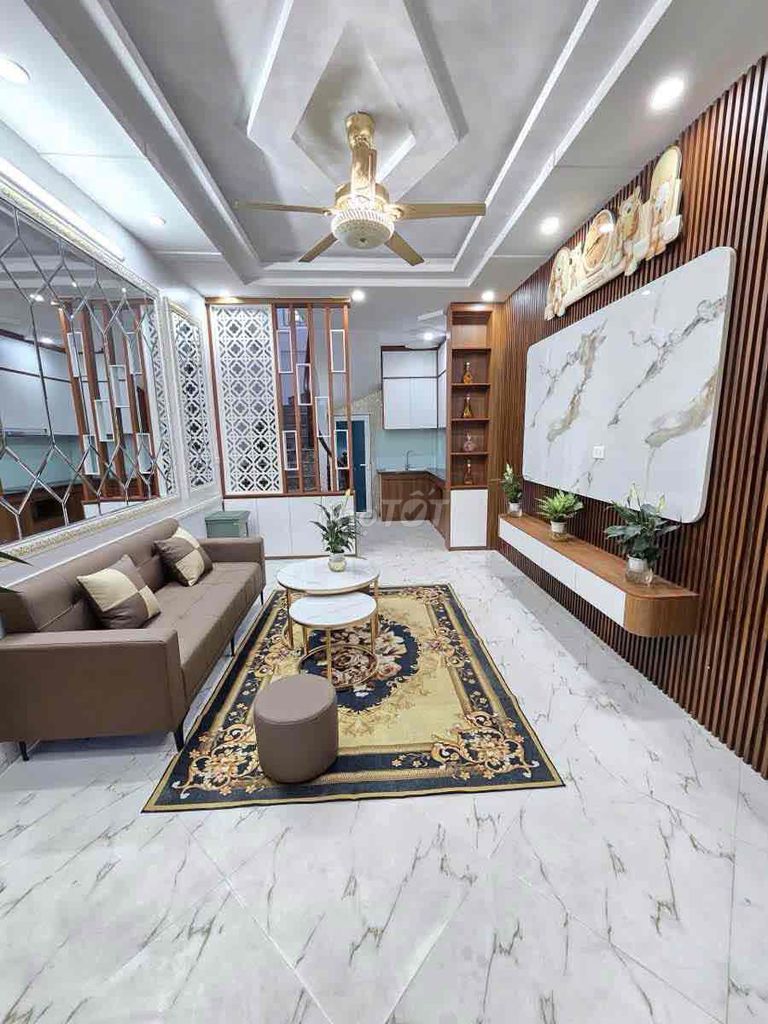 Gần phố Dương Văn Bé 40m2 x5T giá nhỉnh 6 tỷ sổ đỏ CC 2 thoáng dân xây