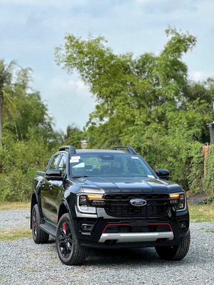 Ford Ranger Stormtrak Đen xe sẵn giao ngay