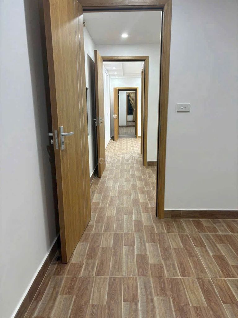4-й этаж в аренду 100м2, 4 спальни, Тхань Сюань