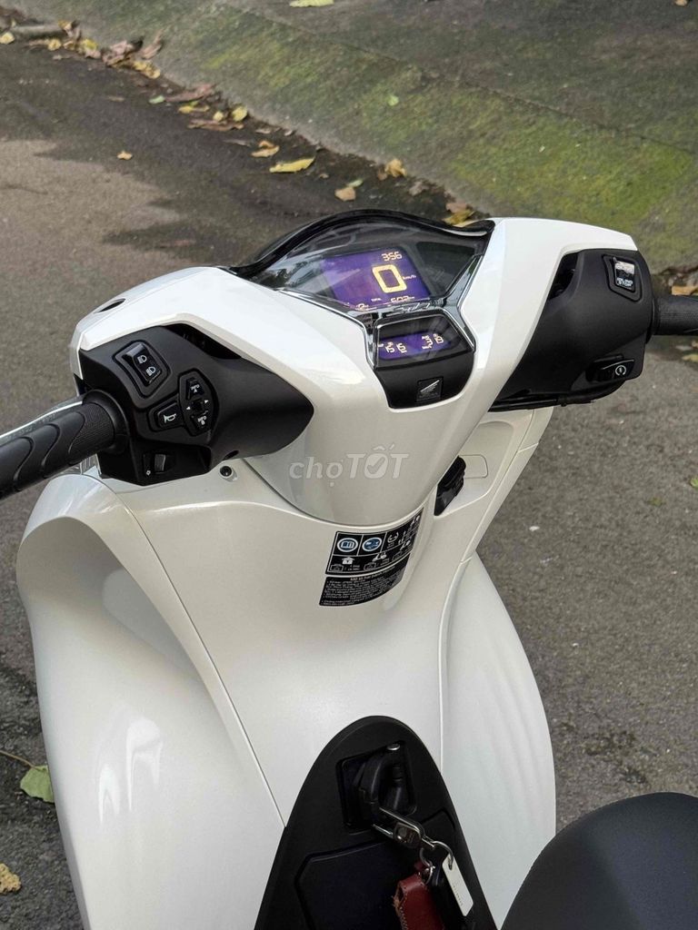 Honda SH 125i Trắng 500km như xe new. Mua bán Xe máy tại Quận Gò Vấp Tp Hồ Chí Minh được đăng bởi CHXM 86 chuyên bán xe trả góp hình 8