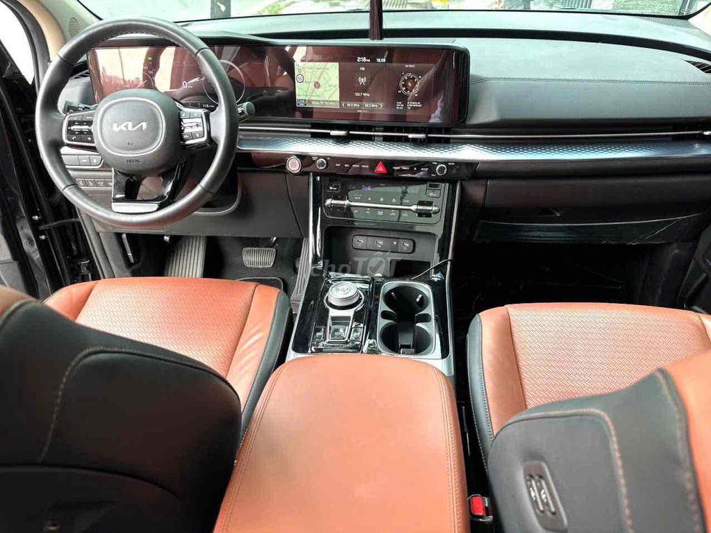 Kia Carnival Signature 2024 Черный 37 000 км