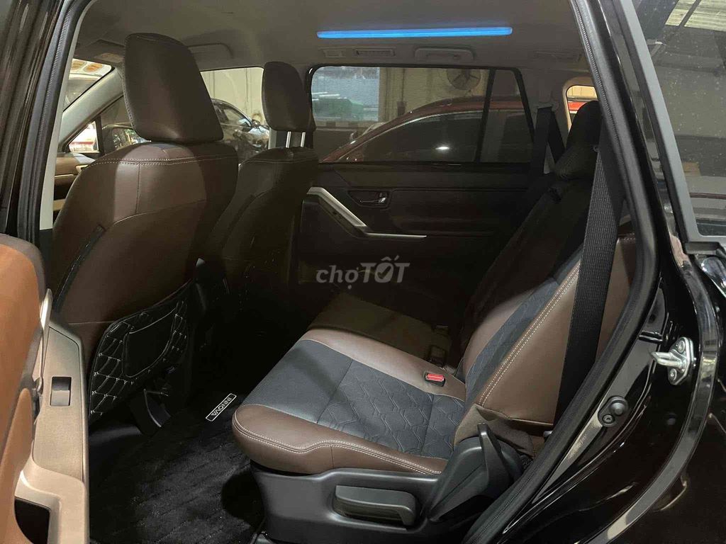 Toyota Innova Cross 2025 - 4600 km. Mua bán Ô tô tại Quận Tân Phú Tp Hồ Chí Minh được đăng bởi Nguyễn Hồ Đạt hình 5