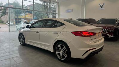 Hyundai Elantra Sport Trắng