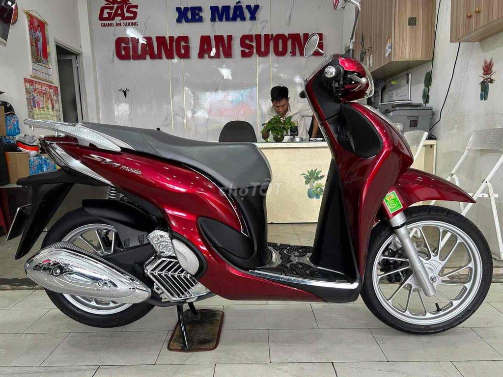 Honda SH Mode CBS 2024 Красно-черная 3000км
