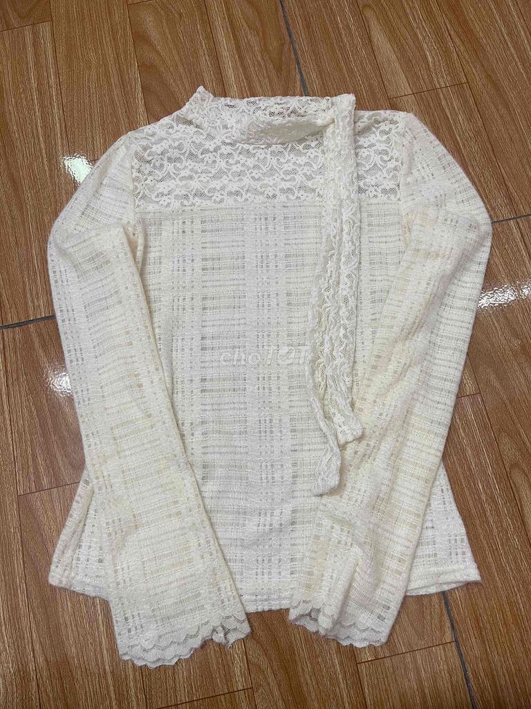 Áo kiểu nữ cổ lọ ren Freesize. Mua bán Quần áo tại Huyện Khoái Châu Hưng Yên được đăng bởi Minh Cầm hình 1