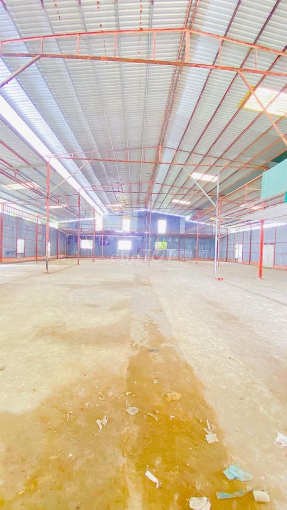 Cho thuê kho 900  m2 có điện 3 pha gần chợ nổi Cái Răng 20 triệu