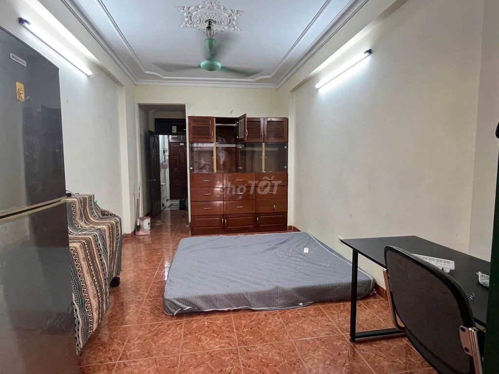 Отель Thai Thinh Inn, Донг Да, с холодильником и балконом