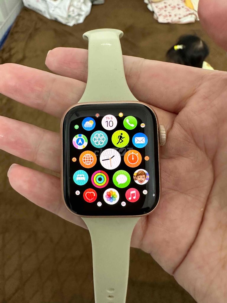 Apple Watch Series 5 nhôm vàng hồng. Mua bán Thiết bị đeo thông minh tại Quận Đống Đa Hà Nội được đăng bởi hồng hình 1