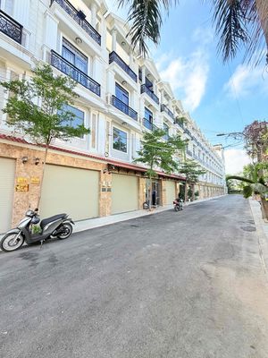 BÁN DÃY NHÀ SÁT VẠN PHÚC CITY ĐƯỜNG 10 mét
