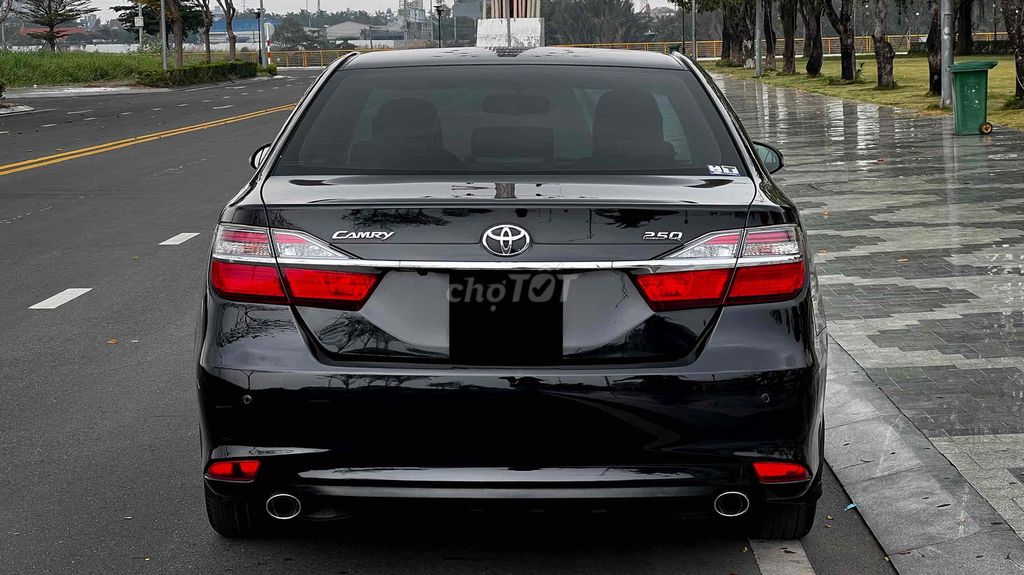 Toyota Camry sản xuất 2018 2.5Q