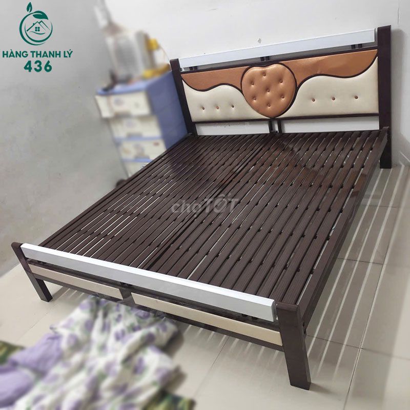 Giường Ngủ Sắt, Da Simili Nâu Phối Kem Cũ Mới 90%. Mua bán Giường, chăn ga gối nệm tại Quận Tân Phú Tp Hồ Chí Minh được đăng bởi Công Ty TNHH TM DV Đầu Tư Và Xây Dựng Hải Đăng hình 1