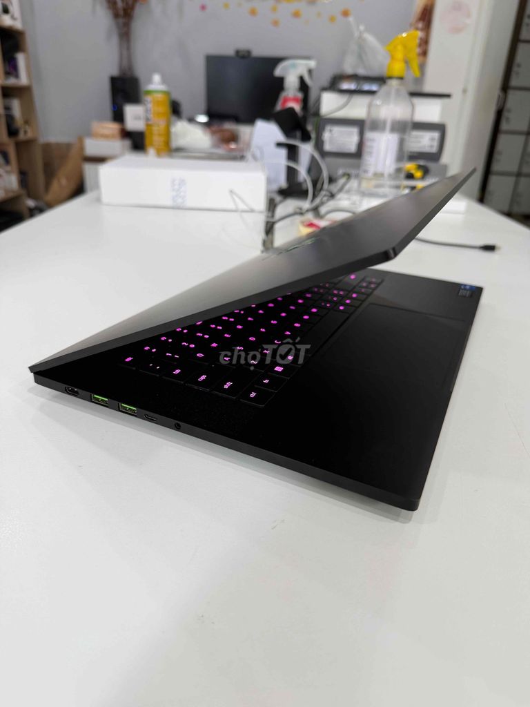 Razer Blade 15 2022 i7 16GB/1TB SSD RTX 3060. Mua bán Laptop tại Quận 10 Tp Hồ Chí Minh được đăng bởi Nguyễn Lý hình 1