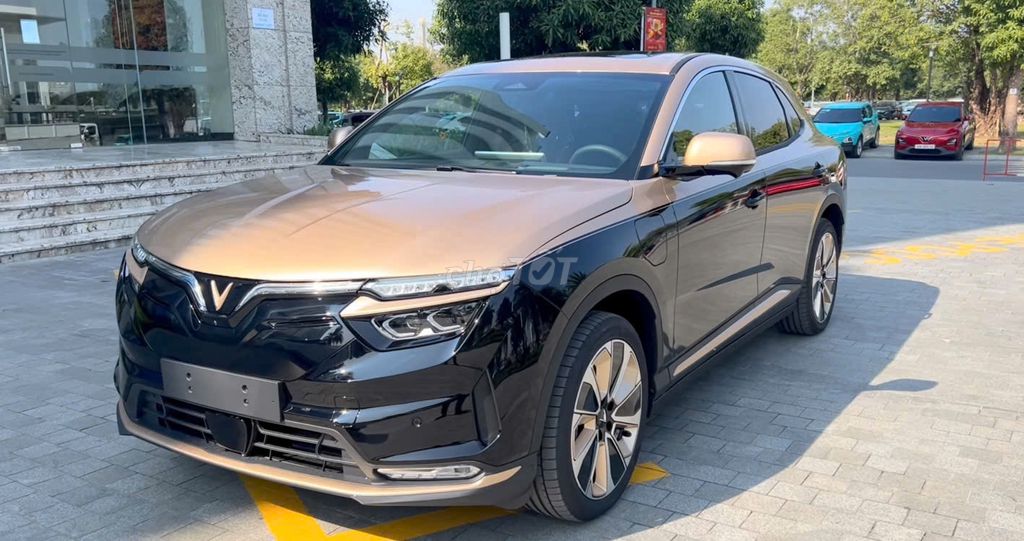 VinFast VF8 2025 Eco màu Đen đồng, trắng xám. Mua bán Ô tô tại Quận Đống Đa Hà Nội được đăng bởi Vinfast Newway Trường Chinh hình 2