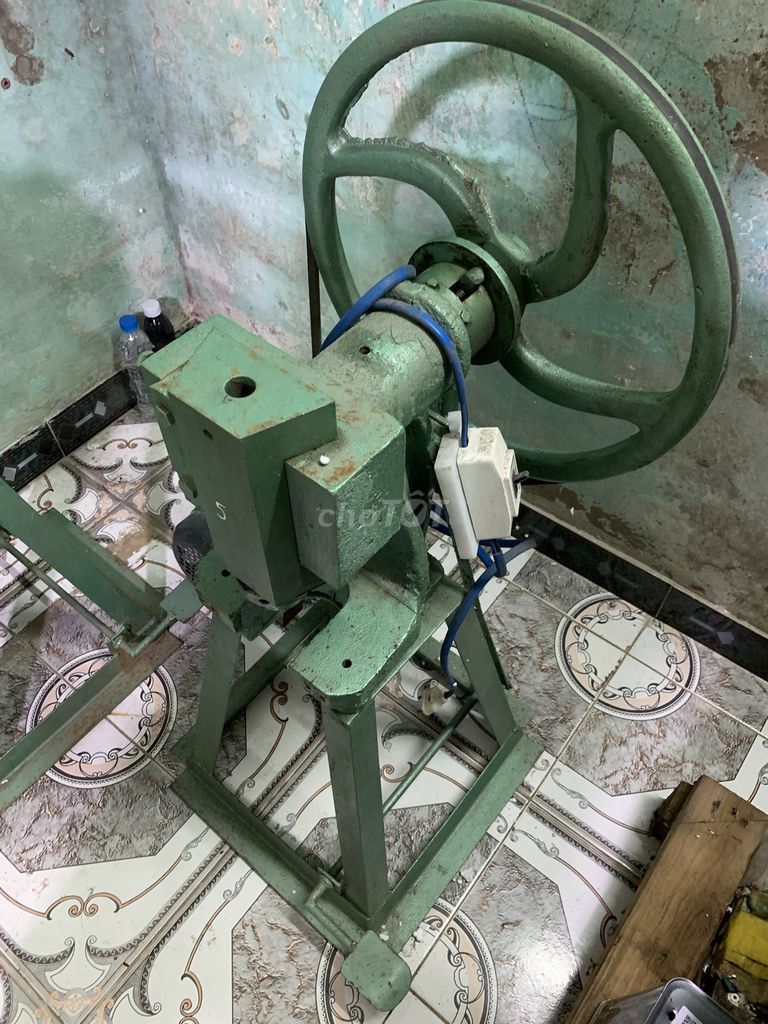 Máy đột dập 1,5 Tấn