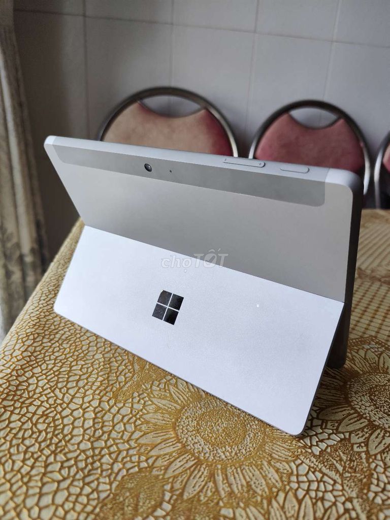 Microsoft Surface Go 8GB/128GB Bạc. Mua bán Máy tính bảng tại Thành phố Tân An Long An được đăng bởi Ngoc Tan hình 1