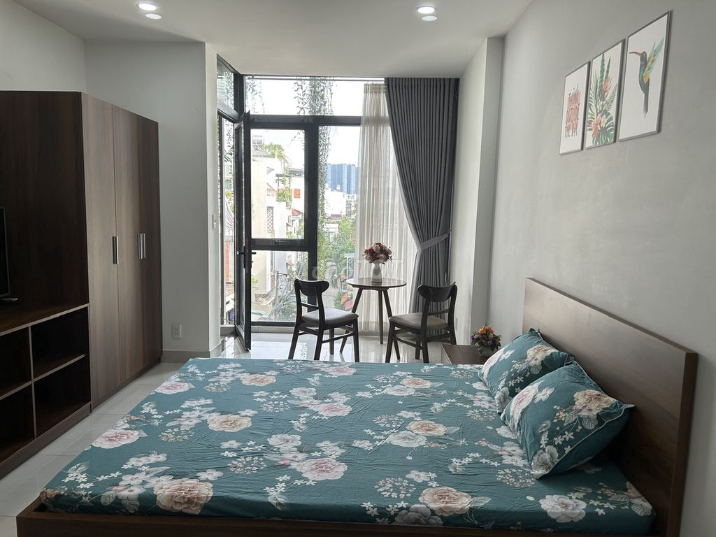 CHDV Bùi Đình Tuý view đẹp, full nội thất, cửa sổ, ban công, thang máy