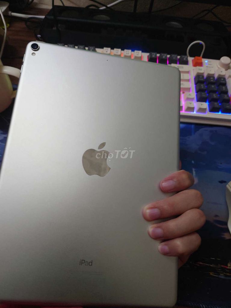 Apple iPad Pro 10.5 64GB Bạc. Mua bán Máy tính bảng tại Huyện Phú Xuyên Hà Nội được đăng bởi Hà Nội  hình 1