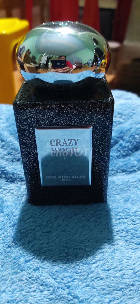 Mình cần bán  chai nước hoa Crazy Wood của Pháp