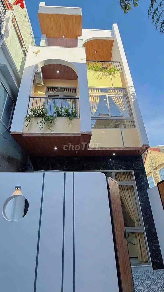 Nhà 3 Tầng HỒ BƠI Mới Kiệt TRẦN CAO VÂN _ Gần Biển _ Full Nội Thất