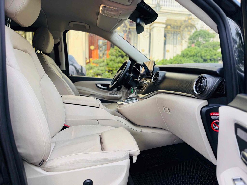 Mercedes Benz V250AMG Model 2023 - Bank 90%. Mua bán Ô tô tại Quận 7 Tp Hồ Chí Minh được đăng bởi PHÁT ĐẠT LUXURY CAR hình 7