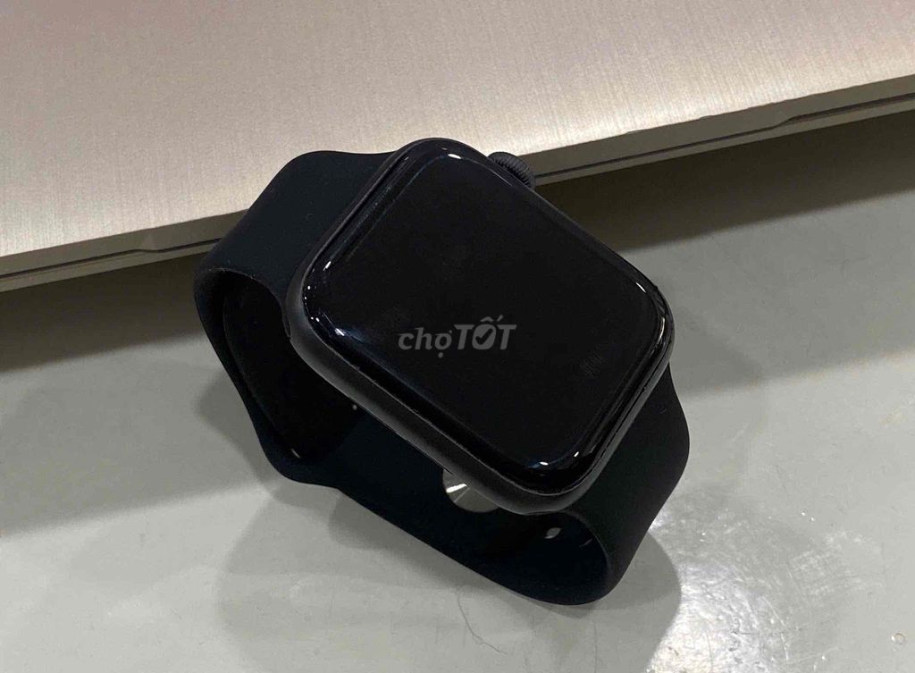 Apple Watch SE3 40mm GPS Đen. Mua bán Thiết bị đeo thông minh tại Quận 5 Tp Hồ Chí Minh được đăng bởi Thư Chuyên Hàng Điện Tử hình 1