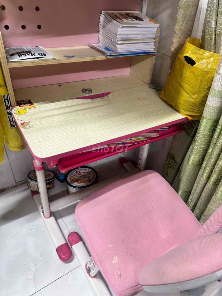 Bàn học cho bé. Mua bán Bàn ghế tại Huyện Hóc Môn Tp Hồ Chí Minh được đăng bởi Hà Tường Vy hình 1