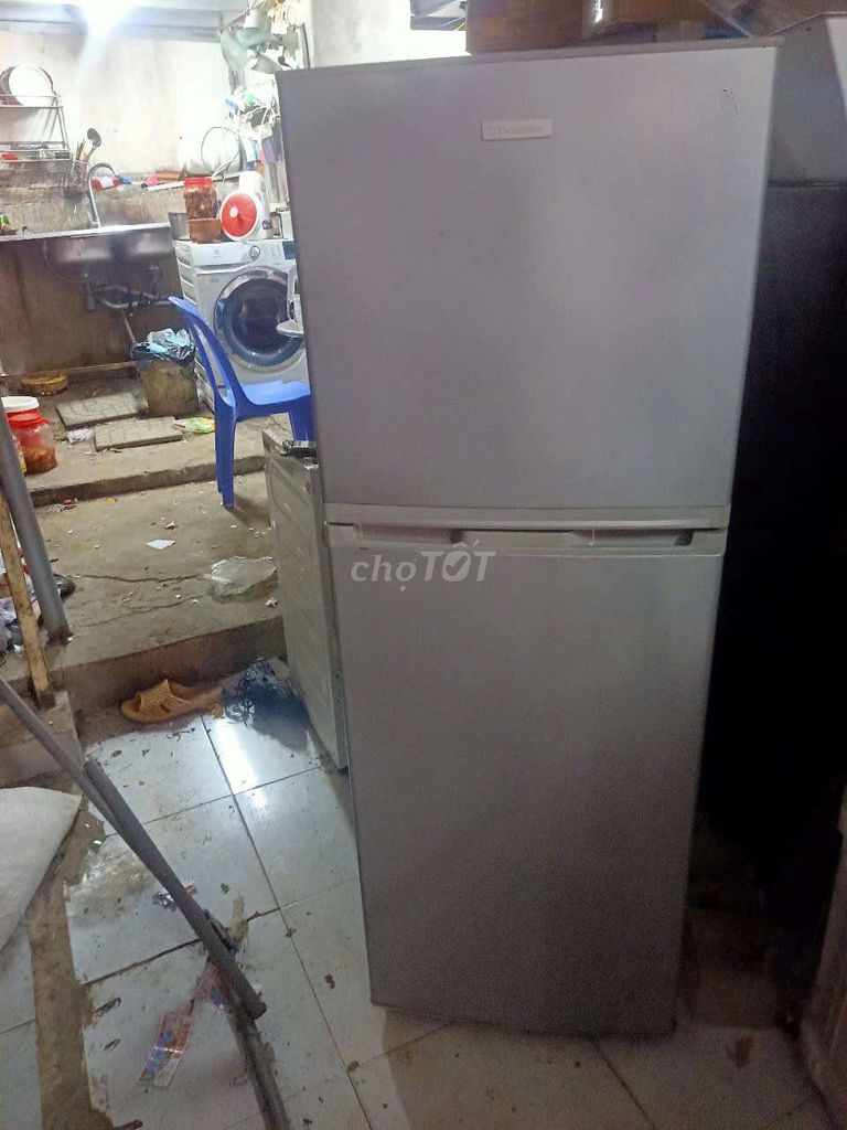 Bán tủ lạnh Electrolux 225l lạnh nhanh chạy êm