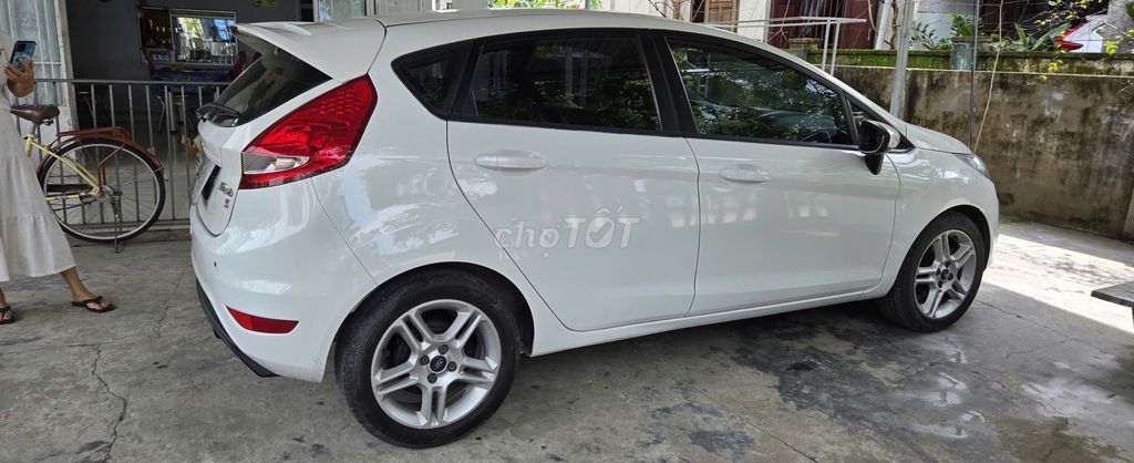 Ford Fiesta 2012 Trắng 102360 km. Mua bán Ô tô tại Huyện Duy Xuyên Quảng Nam được đăng bởi quang trinh hình 3