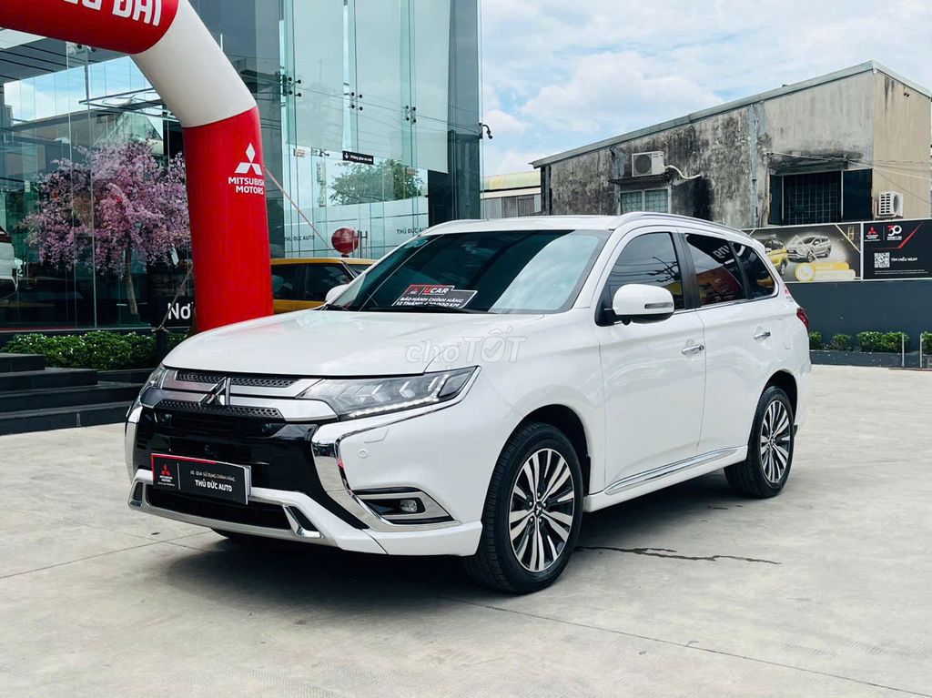 Mitsubishi Outlander Premium 2023 - Odo 37.434 km