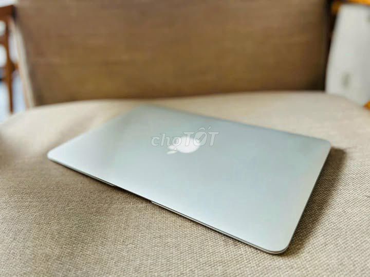 Apple Macbook Air Bạc Đã sử dụng. Mua bán Laptop tại Quận 1 Tp Hồ Chí Minh được đăng bởi Hội Đồ Điện Tử hình 1