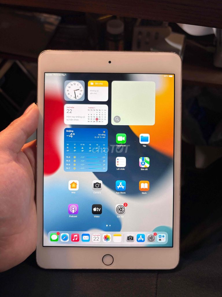 iPad Mini 4 128GB Wifi màn ổn vỏ có móp. Mua bán Máy tính bảng tại Quận Hai Bà Trưng Hà Nội được đăng bởi Dũng hình 1