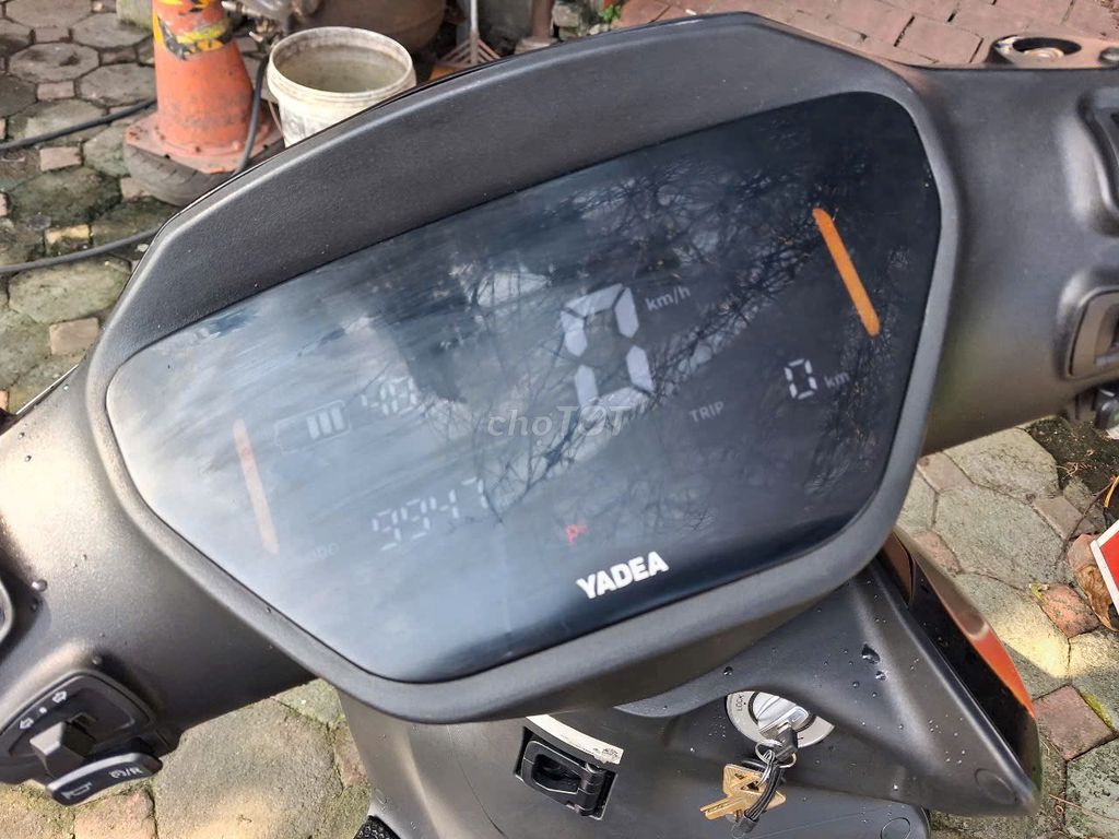 Электрический скутер Yadea Voltguard P 2025, черный, красный, 99,47 км