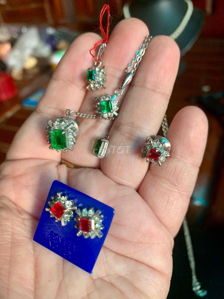 Bộ trang sức Bạc Nữ Đá quý Xanh Đỏ. Mua bán Phụ kiện thời trang khác tại Thành phố Huế Thừa Thiên Huế được đăng bởi tiệm nhà Mật hình 1
