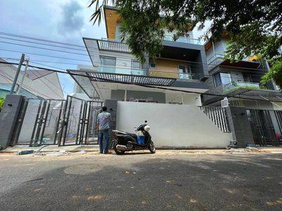 Biệt Thự PHÚ HOÀ -Giáp Chợ Bình Điềm , Trường Đại học TDM chỉ 6ty5