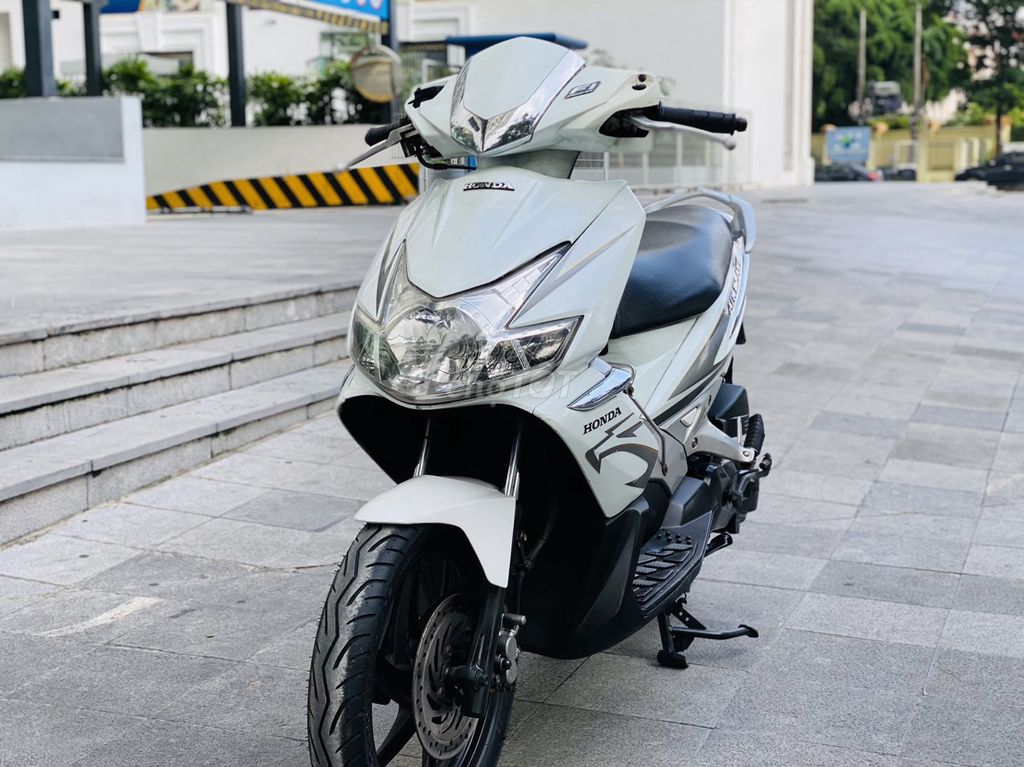 HONDA AIRBLADE 110FI TRẮNG MÁY NGUYÊN BIỂN 30