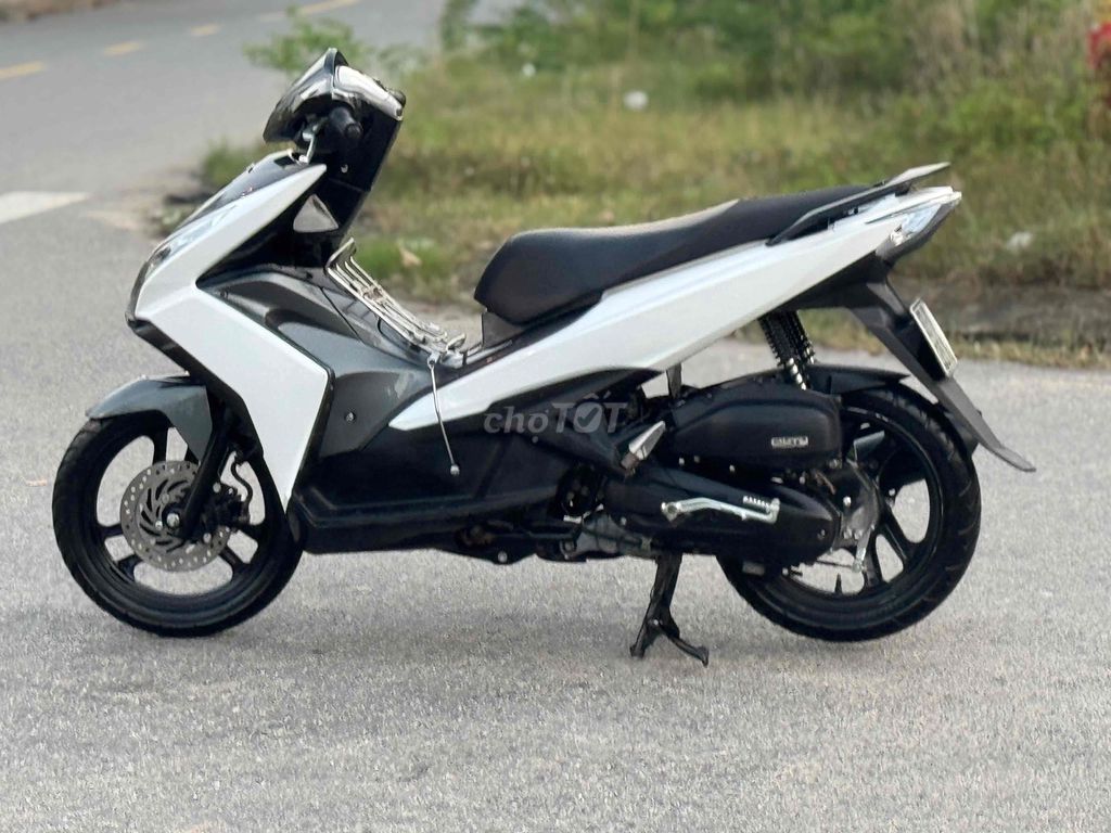 Honda Air Blade 2014 Trắng đen. Mua bán Xe máy tại Quận Liên Chiểu Đà Nẵng được đăng bởi Mạnh hổ hình 1