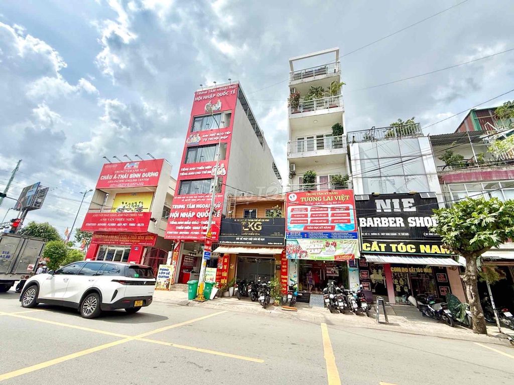 Nhà này bán để làm phòng khám, Nail, Spa, cho thuê dòng tiền.