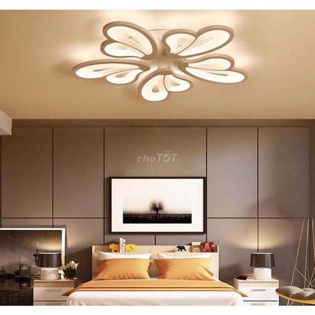 Đèn chùm ốp Trần phòng khách, phòng ngủ 5 cánh hoa. Mua bán Đèn tại Quận 12 Tp Hồ Chí Minh được đăng bởi Điện Ngọc Phương hình 1