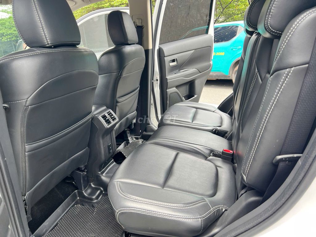 Outlander 2.0L CVT 2021 Xe Gia Đình - Giảm Mạnh. Mua bán Ô tô tại Quận Tân Phú Tp Hồ Chí Minh được đăng bởi Sinh Xe Cũ Mitsubishi Trường Chinh hình 11