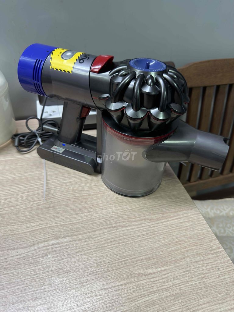 Thanh lý máy hút bụi dyson V7