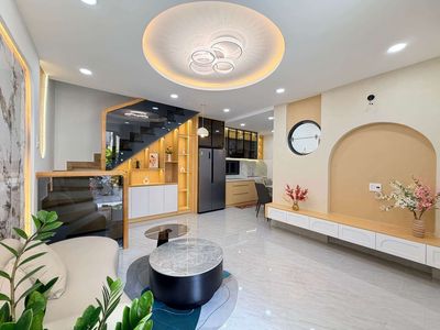 Phan Văn Trị, Bình Thạnh, 43.9m, sân 10 chiếc, tặng nội thấtcạnh HXH.
