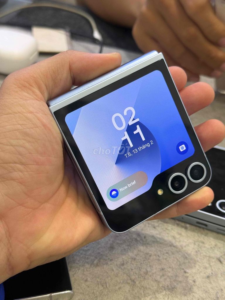 Samsung Z Flip 6 256GB Xám. Mua bán Điện thoại tại Quận 3 Tp Hồ Chí Minh được đăng bởi 2 Hand STORE  hình 1