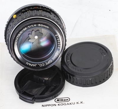 Pentax chụp chân dung 50mm f1.4 kính trongđẹp