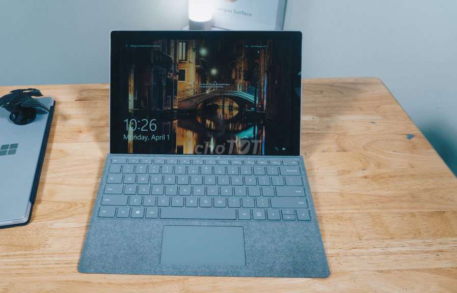 Microsoft Surface Pro 5 i5 8GB/256GB. Mua bán Máy tính bảng tại Quận 4 Tp Hồ Chí Minh được đăng bởi Đức Anh hình 1