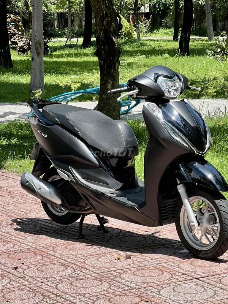Новые черные спортивные детали Honda Lead 2024