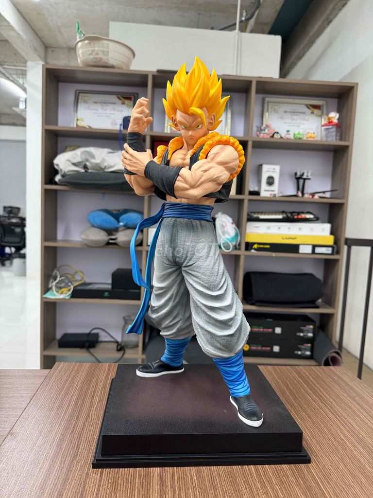 Cần pass mô hình to Gogeta 53cm JT như mới