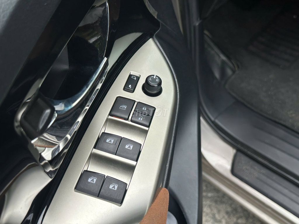 Toyota Innova 2019 2.0V - 57000 km. Mua bán Ô tô tại Thành phố Dĩ An Bình Dương được đăng bởi Siêu Thị Ô Tô Bình Dương  hình 10
