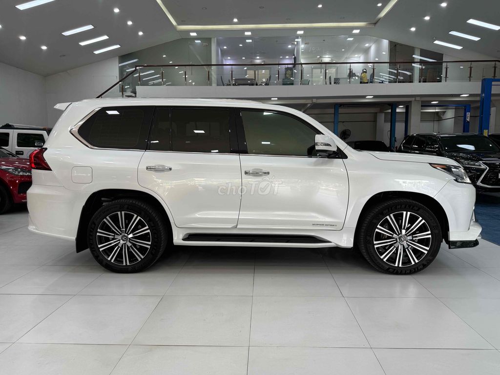 Lexus LX570 2018 Trắng 93000 km. Mua bán Ô tô tại Quận Tân Bình Tp Hồ Chí Minh được đăng bởi Nguyễn Văn Lâm hình 5