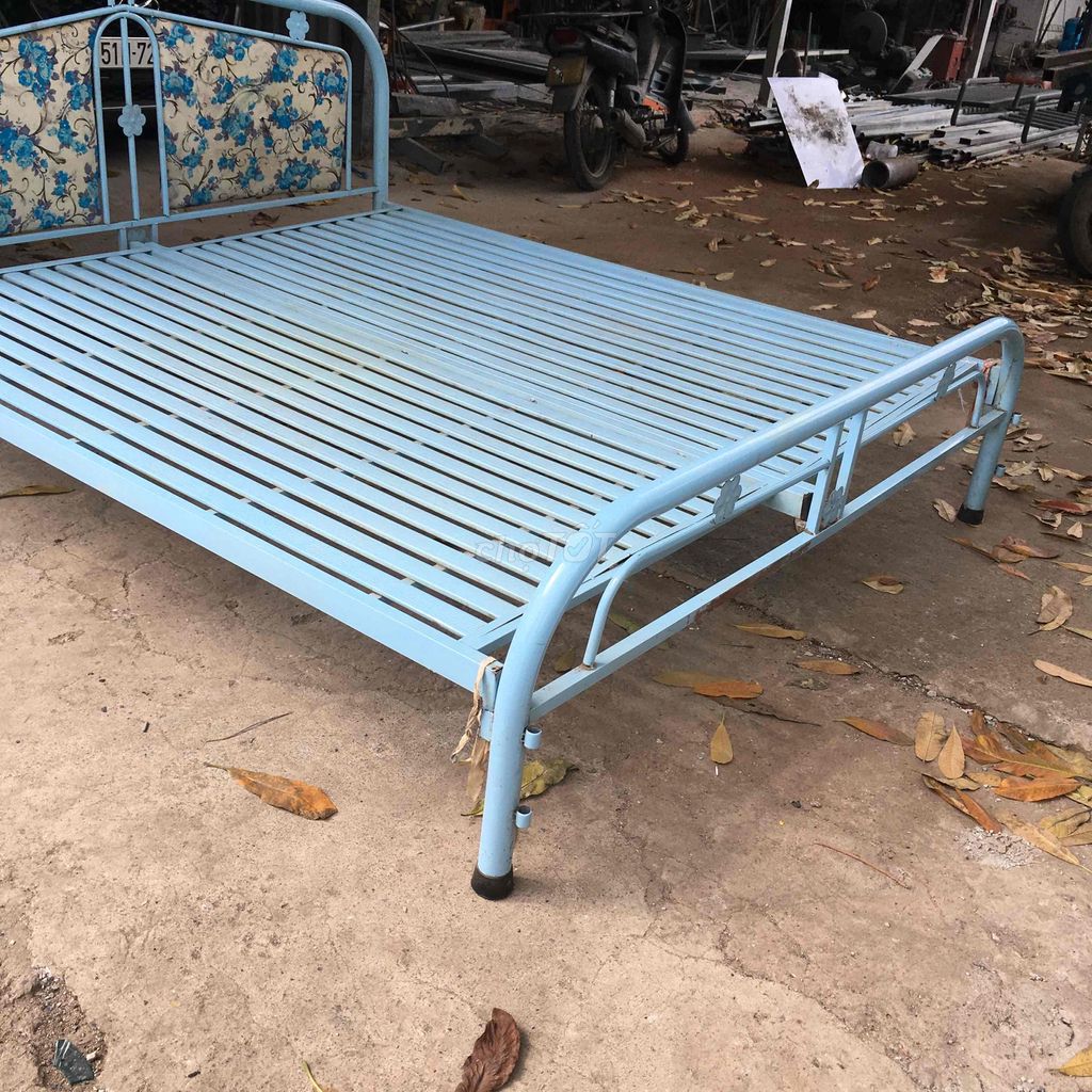 giường sắt 1m8x2m